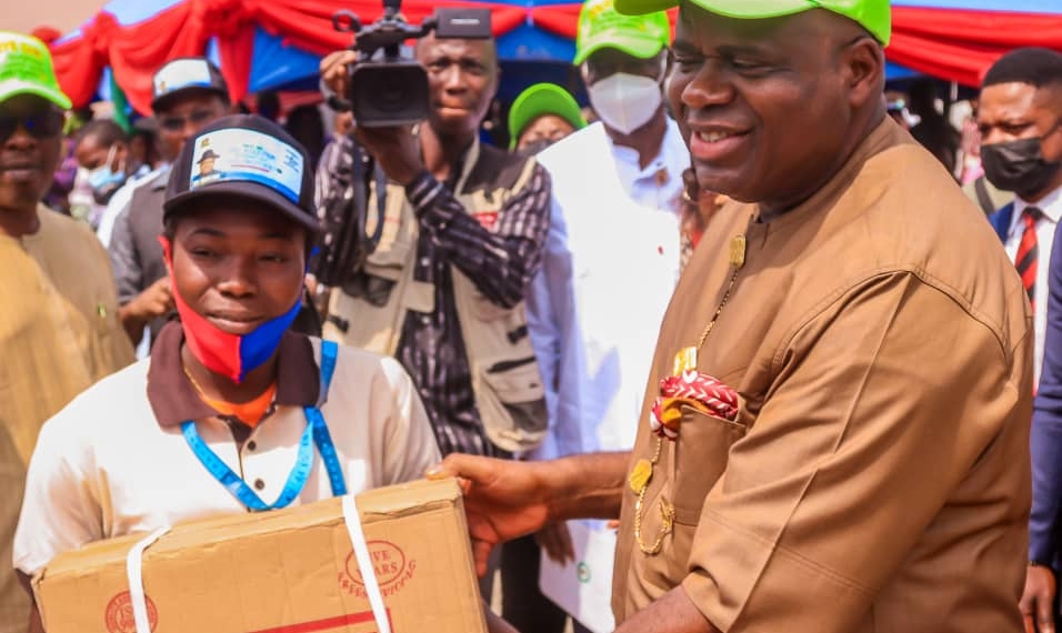 Gov. Douye Diri handing over an empowerment item to students of the Skills Acquisition and Empowerment Programme in Yenagoa