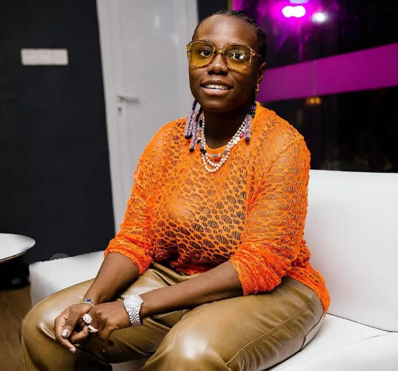 Teni claps back at a Uber driver who criticized her donation