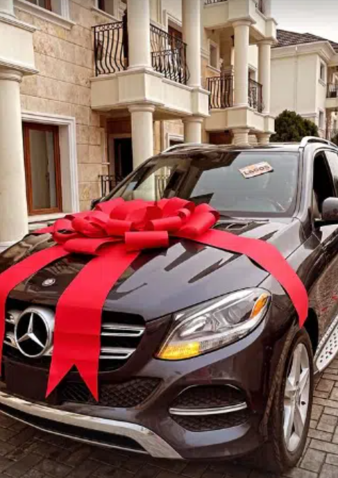  Yhemolee surprises girlfriend Thayour with a lavish Mercedes Benz gift