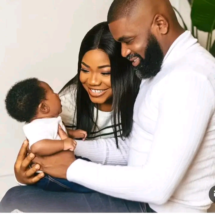 Mercy Chinwo, husband Pastor Blessed Uzochikwa finally reveal baby’s face