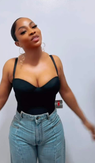 Toke Makinwa dragged online for allegedly wearing ‘diapers’