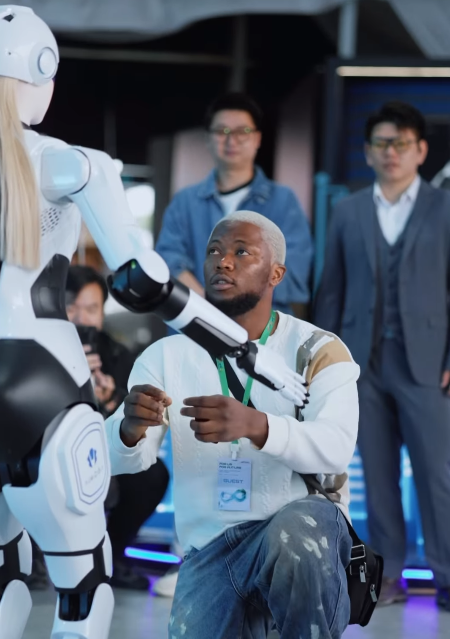 Video of Brain Jotter proposing to a female robot he bought in China goes viral