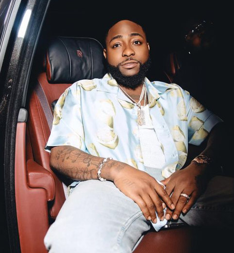 Man calls out Davido for allegedly slapping him while trying to take selfie