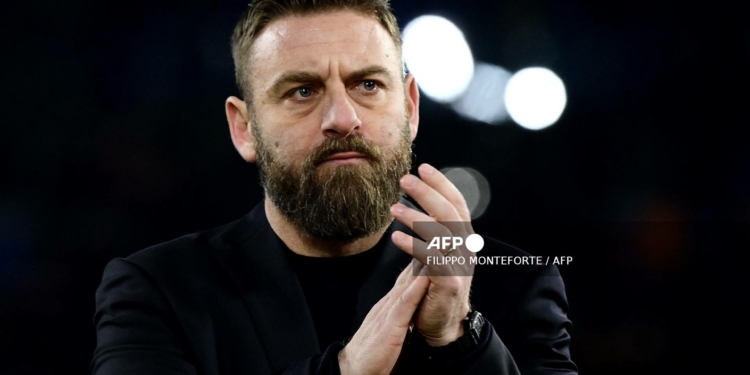 Roma former player and newly appointed coach Daniele De Rossi reacts at the end of the Italian Serie A football match between AS Roma and Hella Verona FC at the Olympic stadium in Rome on January 20, 2024. (Photo by Filippo MONTEFORTE / AFP)