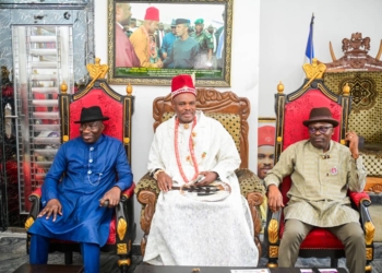 Rivers State Governor, Sir Siminalayi Fubara (right); former President, Dr Goodluck Jonathan (left); and Onye Ishi Agwuru 111 of Ulakwo Umuselem, Etche, Eze Ken Nwala (middle); during his 10th Coronation anniversary celebrations and 1st Etche Festival of Food, Art and Culture Exhibition in Etche on Sunday.