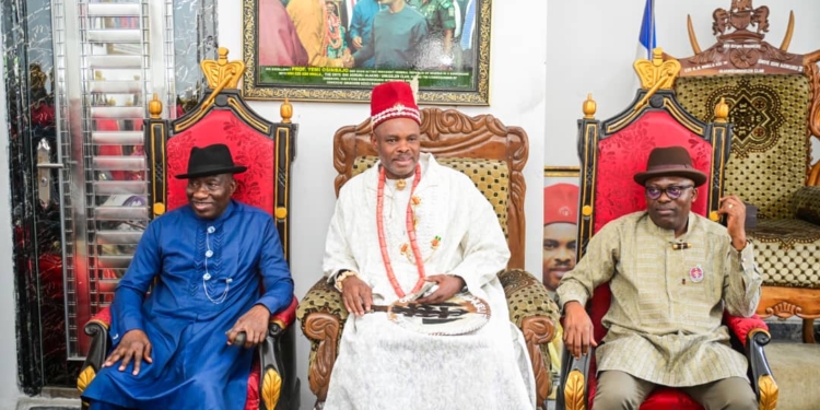 Rivers State Governor, Sir Siminalayi Fubara (right); former President, Dr Goodluck Jonathan (left); and Onye Ishi Agwuru 111 of Ulakwo Umuselem, Etche, Eze Ken Nwala (middle); during his 10th Coronation anniversary celebrations and 1st Etche Festival of Food, Art and Culture Exhibition in Etche on Sunday.