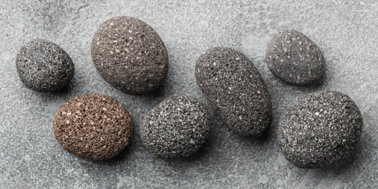 How to Use a Pumice Stone for the Feet