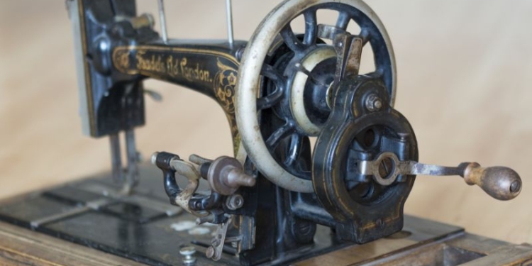 25 Sewing Machine Parts and their Functions