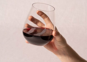 How to Hold a Wine Glass