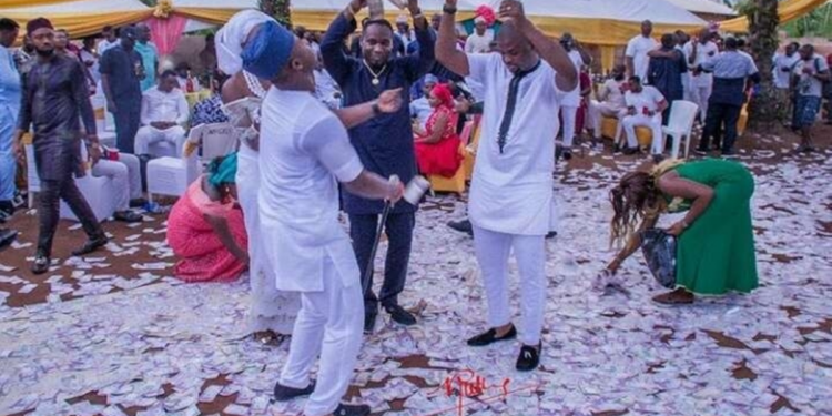 WHY DO NIGERIANS SPRAY MONEY AT EVENTS?