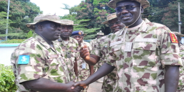 PIC.8. CHIEF OF ARMY STAFF, LT.-GEN. TUKUR BURATAI (R), IN A HANDSHAKE WITH THE CHIEF OF STAFF, 

GOC. 1DIV. NIGERIAN ARMY, BRIG.-GEN.  MUSILIU BASHIRUDEEN, DURING  THE VISIT OF LT.-GEN. 

BURATAI  TO KADUNA ON SATURDAY (24/10/15).
3815/24/10/2015/SP/JAU/NAN