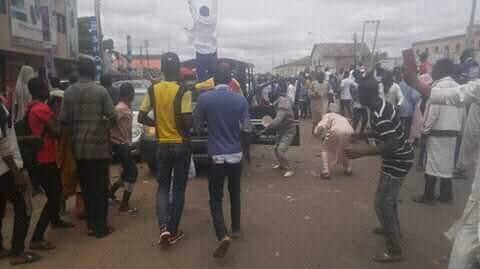 Protesting Shiite members stone policeman to death in Kaduna (Graphic)