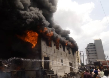 PHOTOS: Fire razes Dugbe Market in Oyo