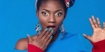 Simi warns her fans