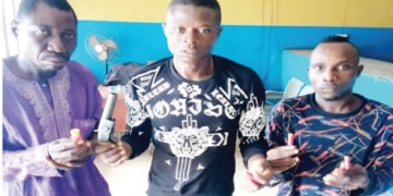 Police arrest two fleeing robbers and their herbalist in Oyo and Osun