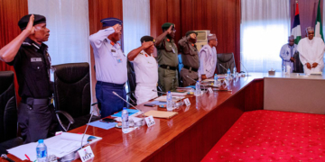 Insecurity: Buhari meets Security Chiefs in Abuja