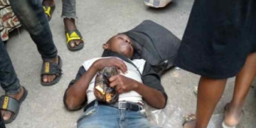 Man falls asleep near bridge in Lagos