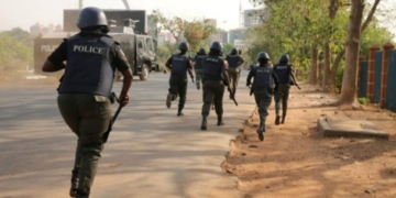 Policemen chasing suspected internet fraudster shoots girl in Delta