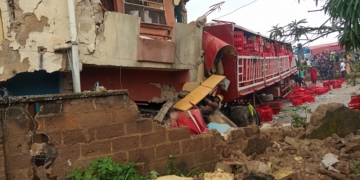 Trailer crashes into 3-storey building in Madalla