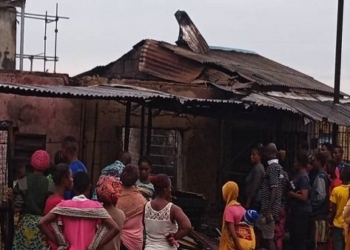 Fire engulfs six shops in Ogudu, Lagos