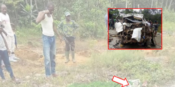 PHOTOS: 11 funeral attendants die in fatal auto crash along Calabar-Ikom road