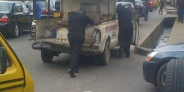 Officers pushing a faulty operational vehicle on duty (Image for depiction)