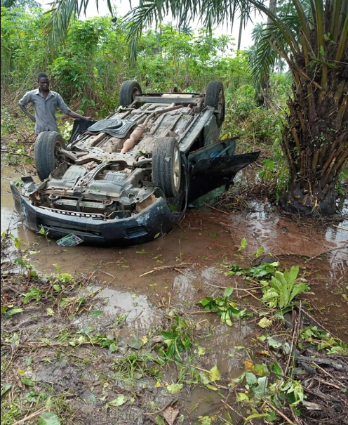 Car carrying school children somersaults into bush after being hit by a commercial bus (photos)