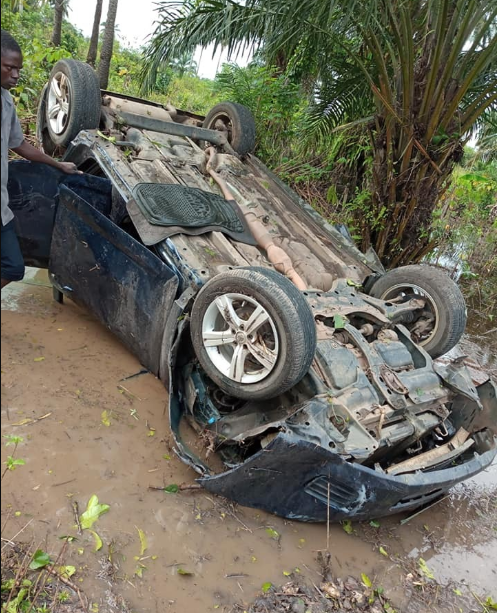 Car carrying school children somersaults into bush after being hit by a commercial bus (photos)